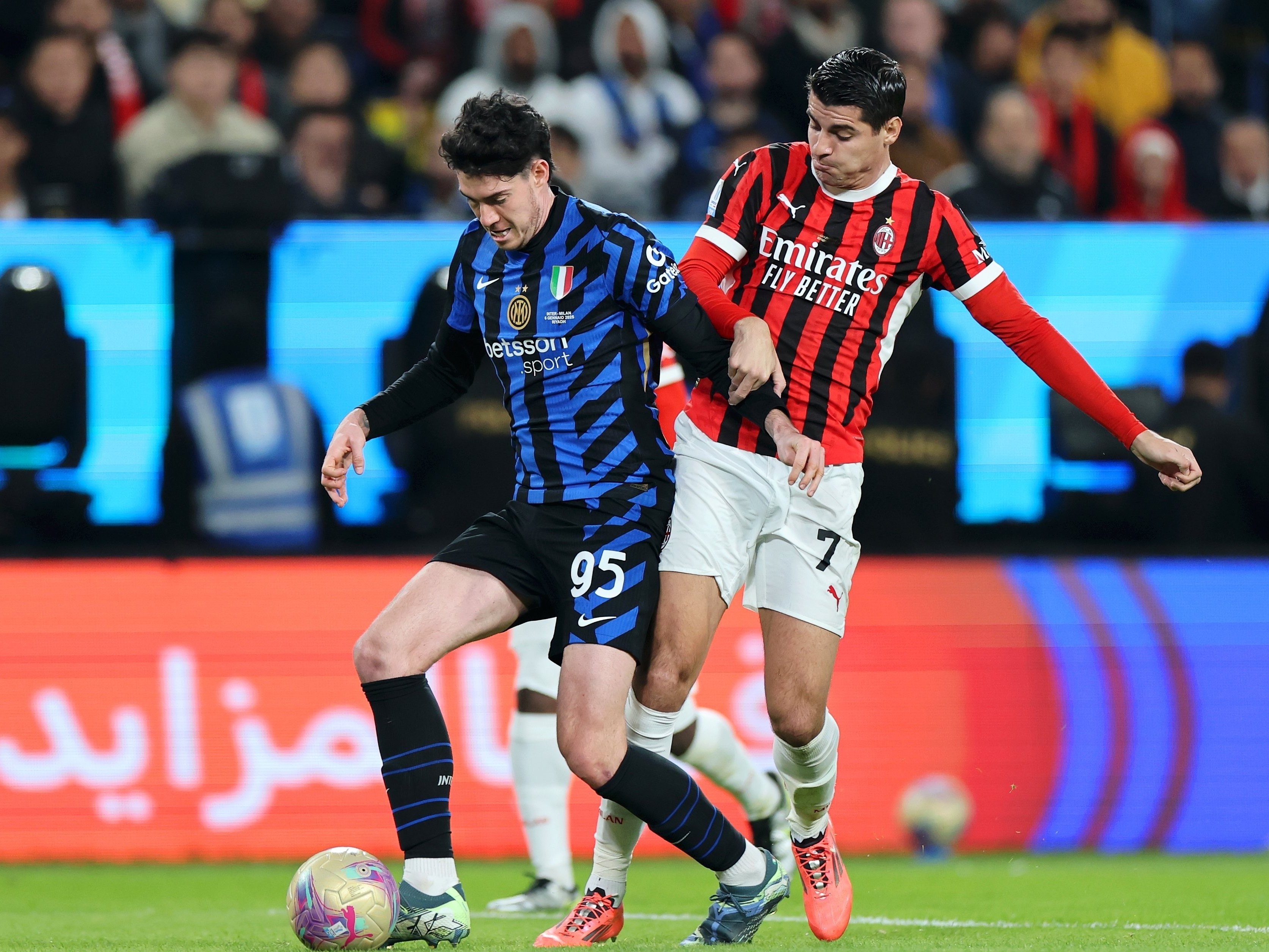 半岛体育官方网站-尤文图斯客场不敌AC米兰，欧冠梦碎积分榜下滑的简单介绍