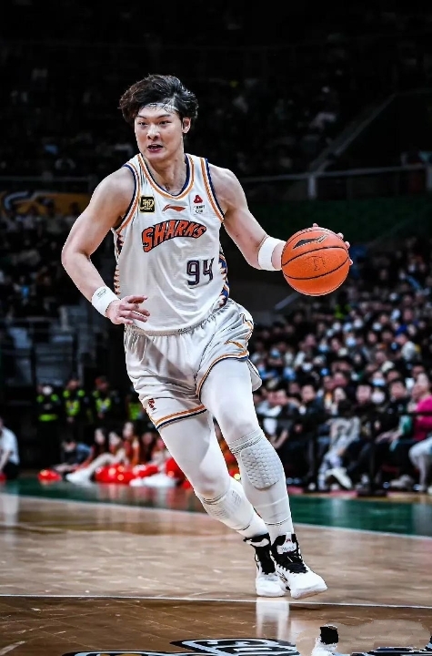 半岛体育入口-关于球员展现顽强斗志，带领球队挺进季后赛的信息