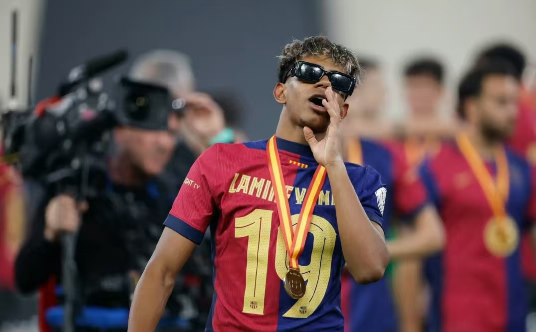 半岛体育网球-足球场上对抗细节成为焦点