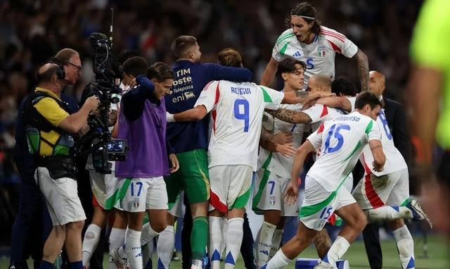 半岛体育官网-比利时球队表现抢眼，欧国联形势大逆转的简单介绍