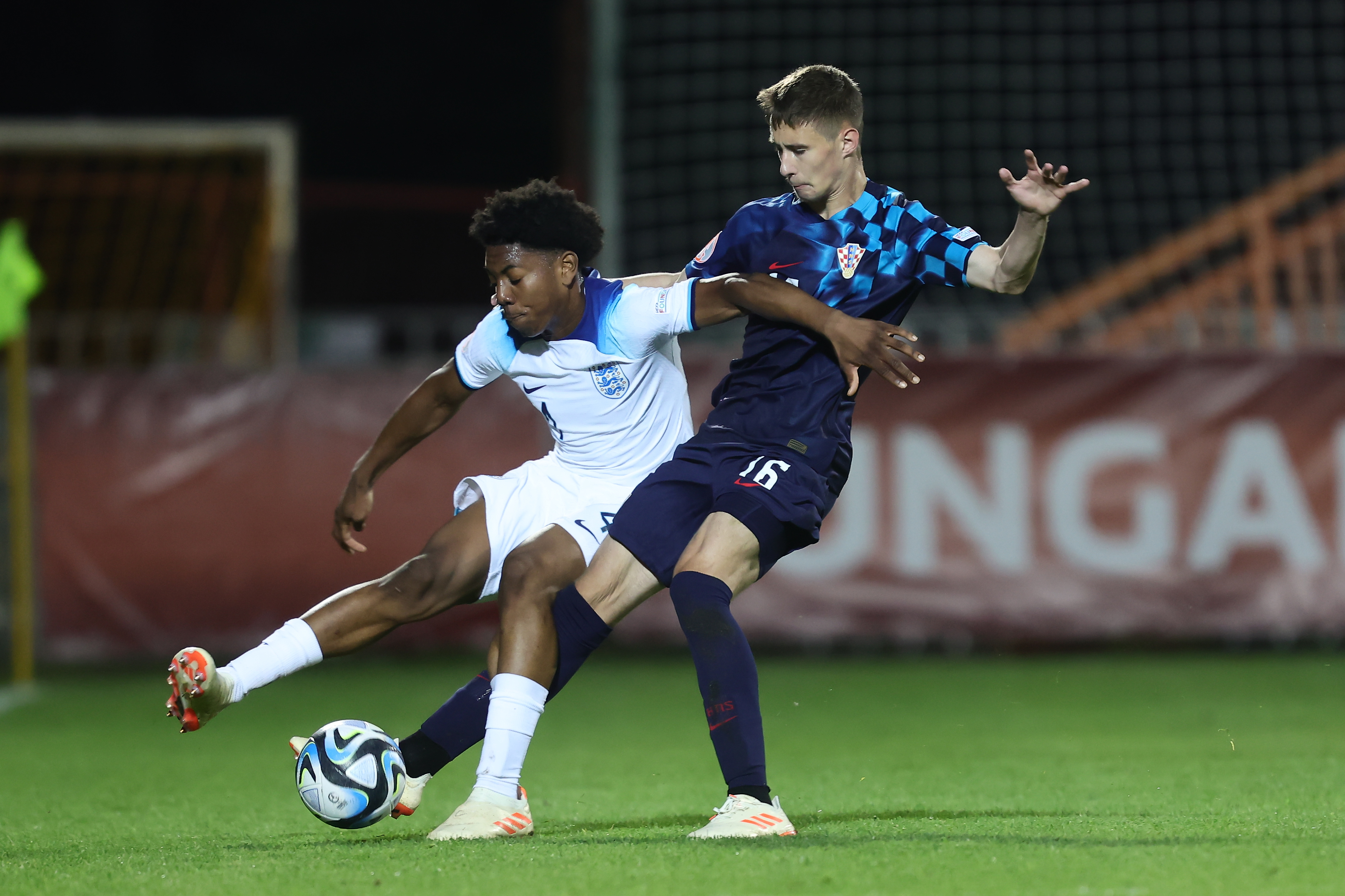 半岛综合体育官方app下载-英格兰击败克罗地亚，豪取三分